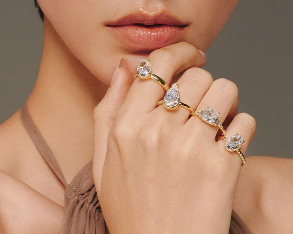 What are popular engagement ring styles? 