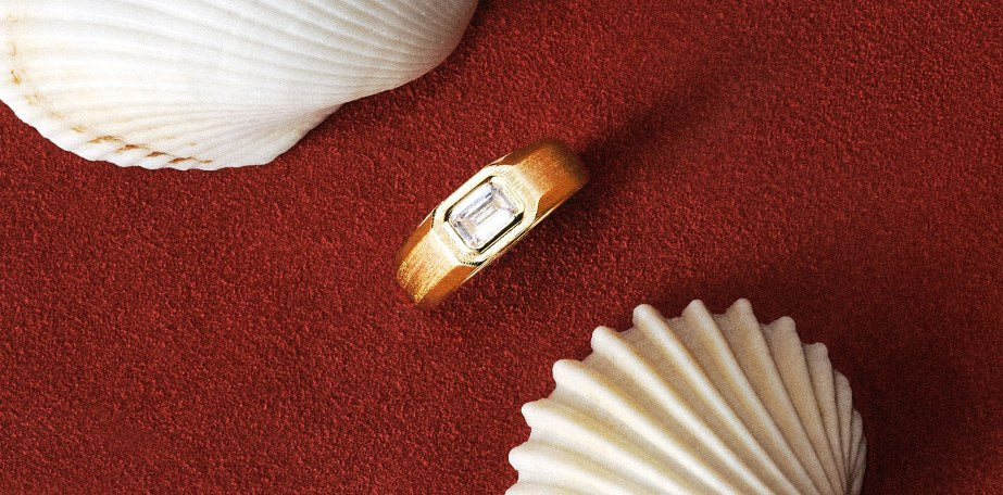 Dex ring styled with a seashell