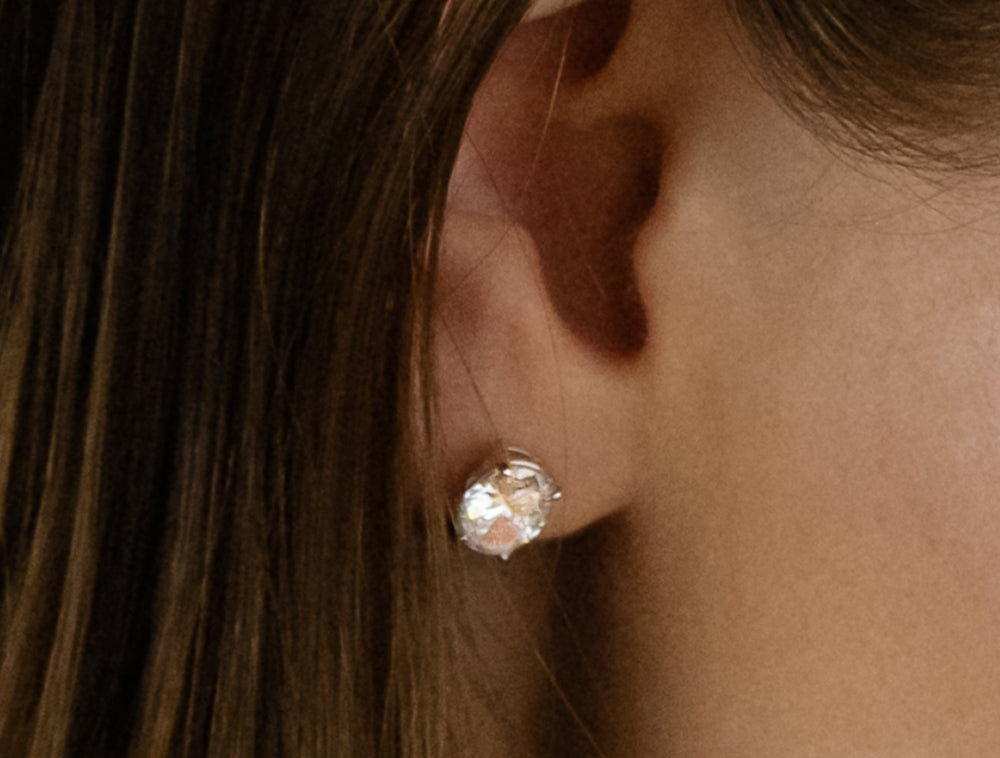 Oréa Earrings on a model
