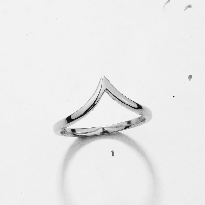 Wishbone V | Stacking Ring