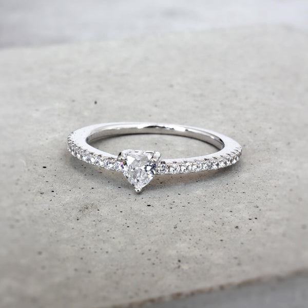 Amo Dainty Heart-cut Ring